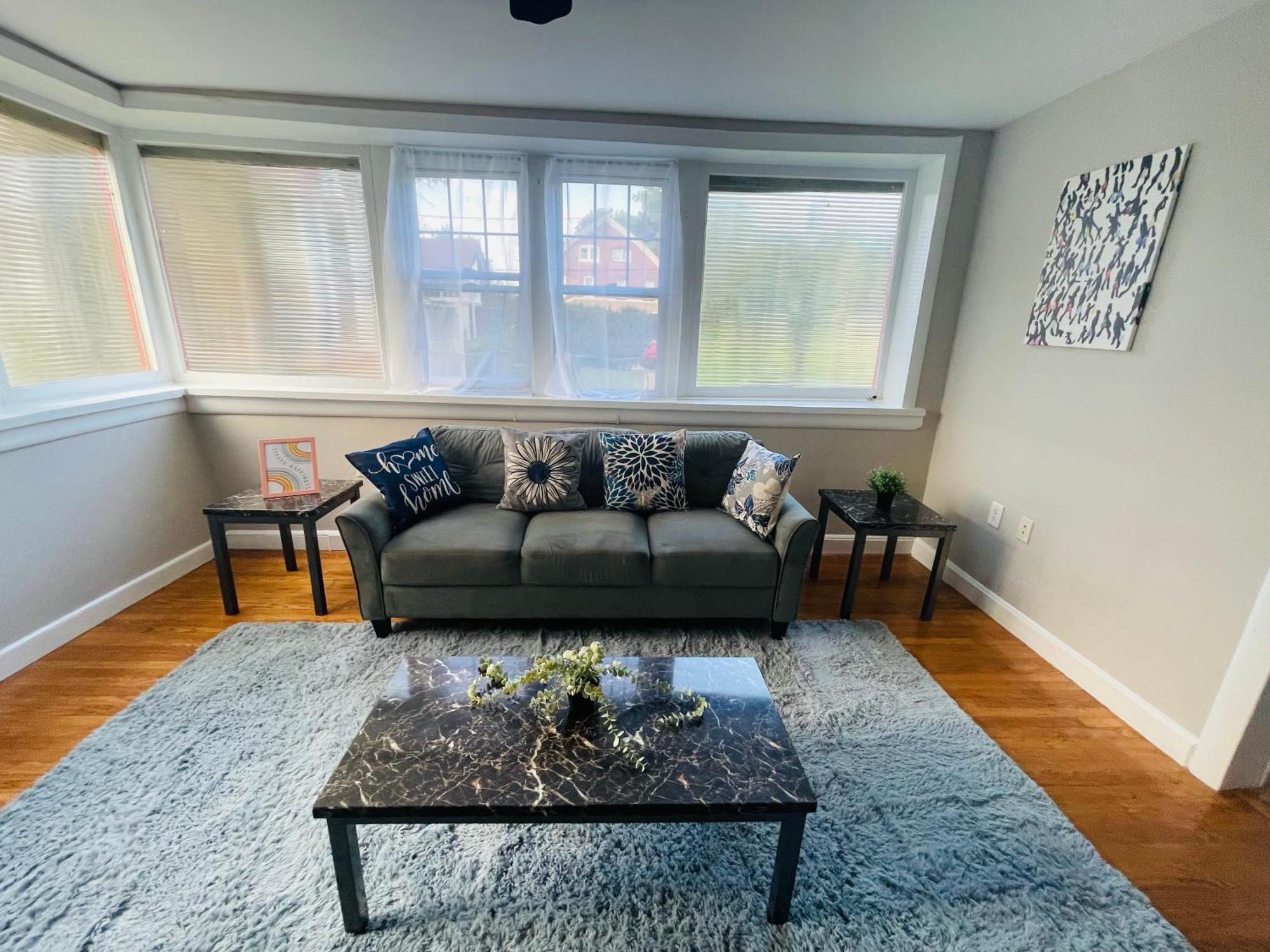 Charming 2br House In Apartment