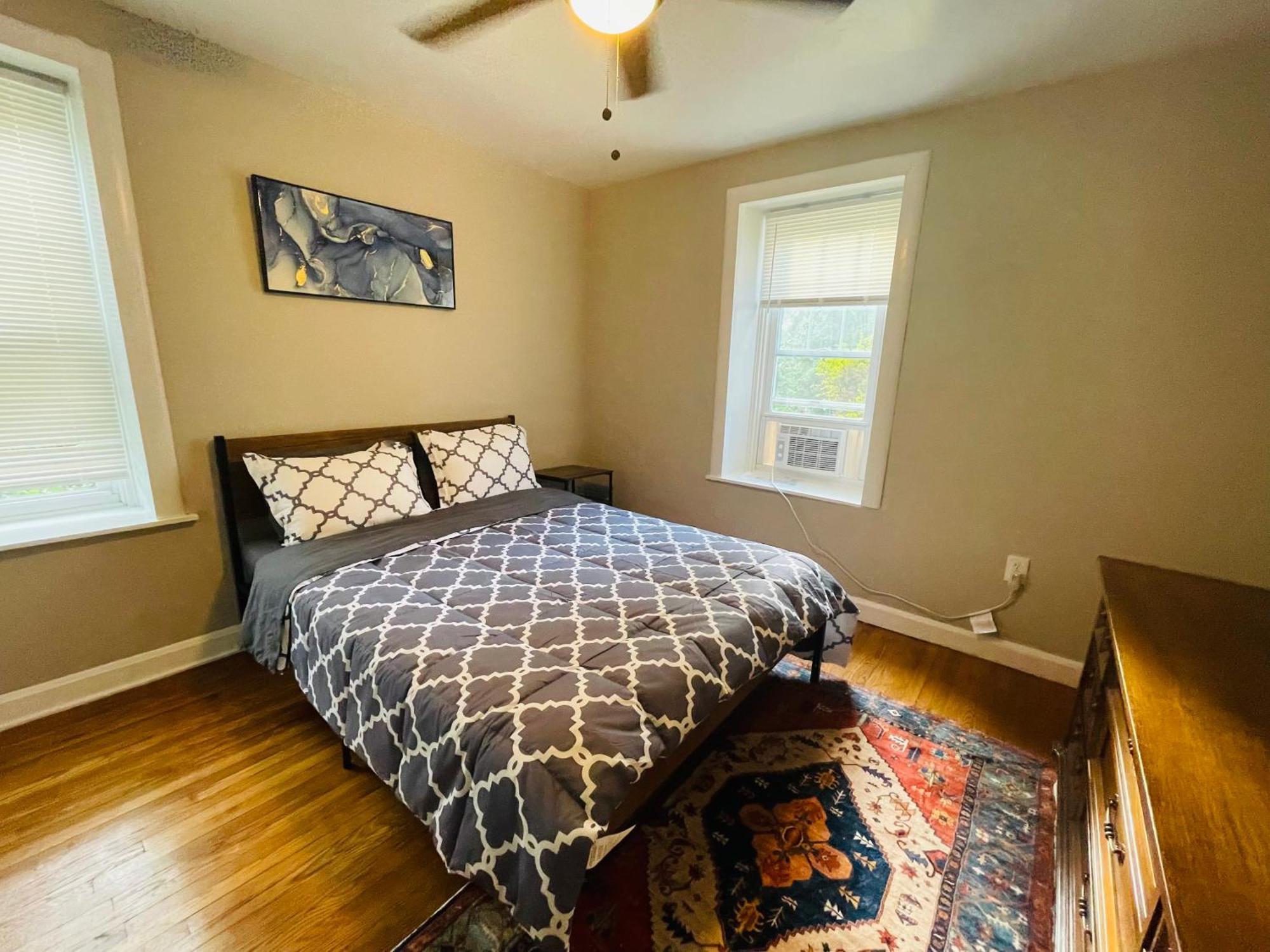 Charming 2br House In Apartment *
