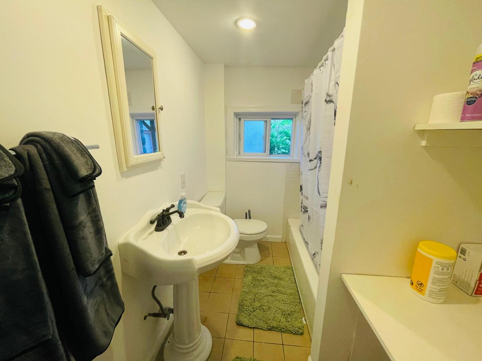 Charming 2br House In Apartment Elkins Park