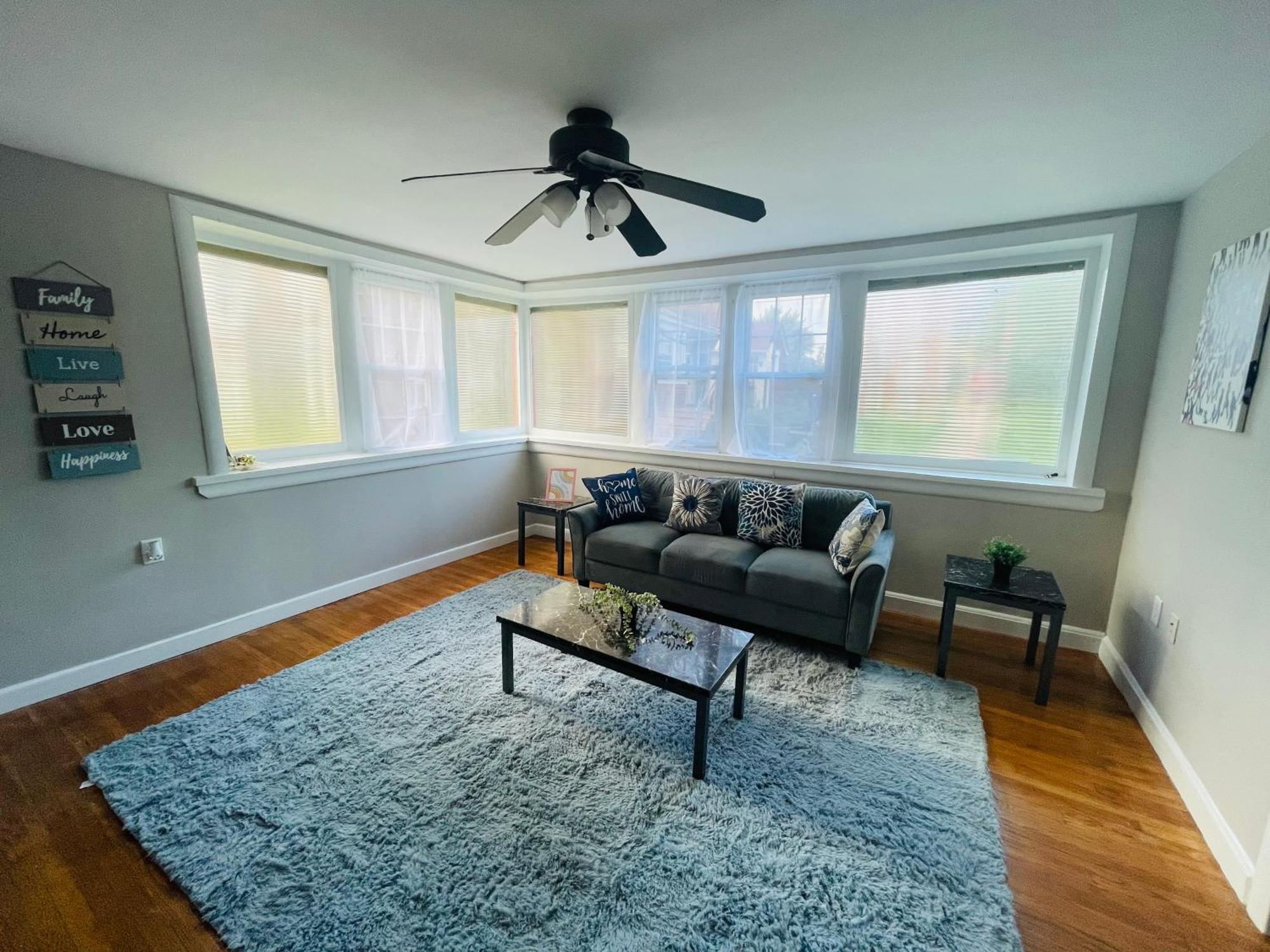 Charming 2br House In Apartment *
