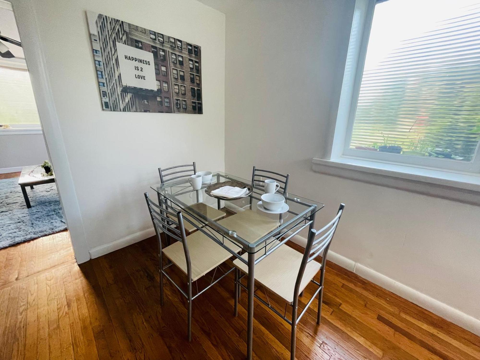 Apartment Charming 2br House In *